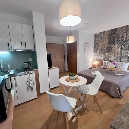 Excelsior Romantic 50m To The Lägenhet Slăntjev Brjag
